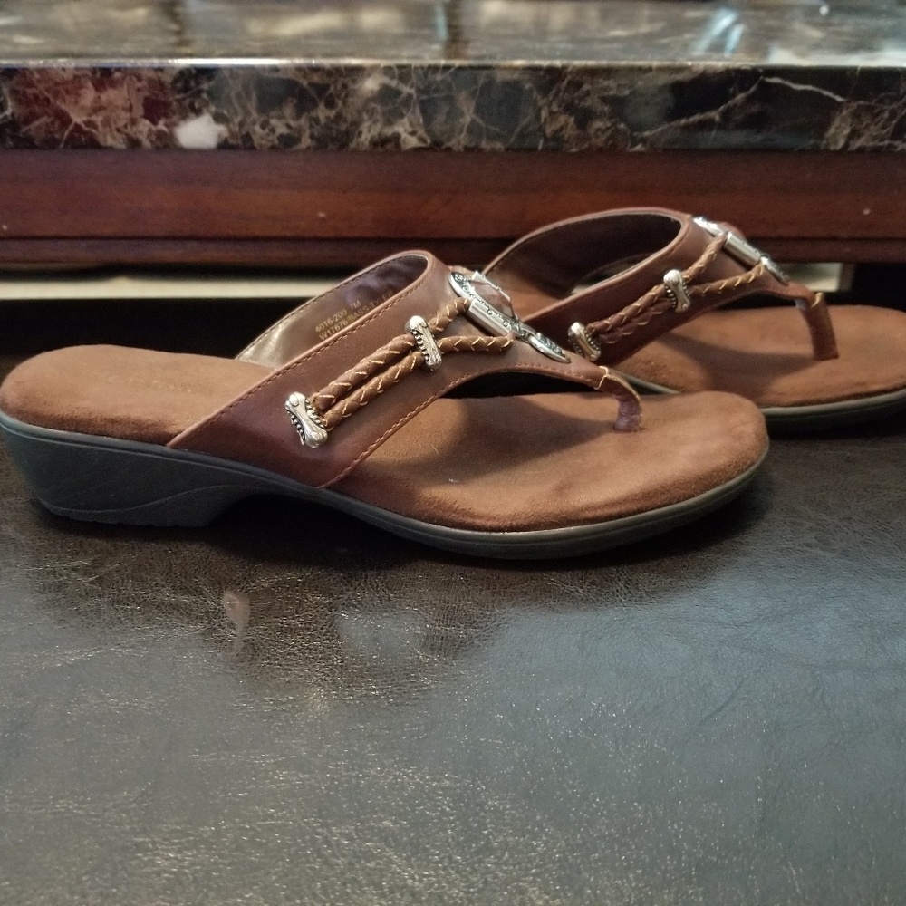 GH Bass & Co Slip-On Thong Sandals Size: 7M